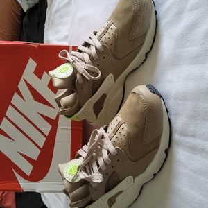 NIKE AIR HUARAGHE RUN PRM MEN"S SIZE 12